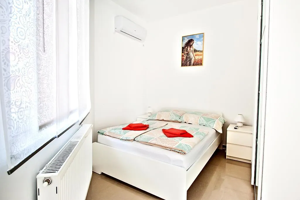 Apartment Vukadin Pula 0*,  Kroatien